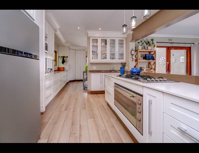 6 BEDROOM HOUSE FOR SALE IN ROBIN HILLS
